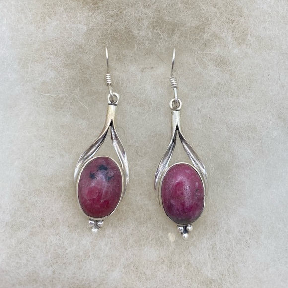 Your choice of any one Sterling silver earring set props not included. - Picture 2 of 4